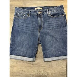 Levi's Classic Bermuda Shorts Waist Measures 36", Inseam 9"